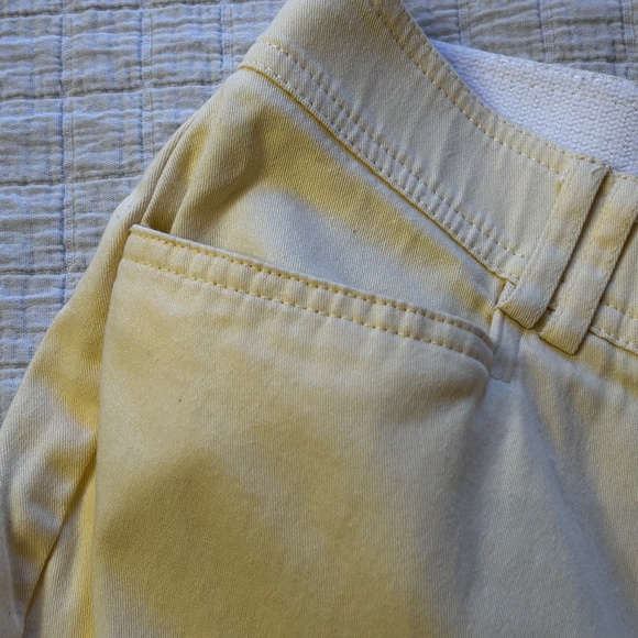 COUNTERPARTS Pastel Yellow Bermuda Chino Shorts Size 14 - Picture 2 of 5